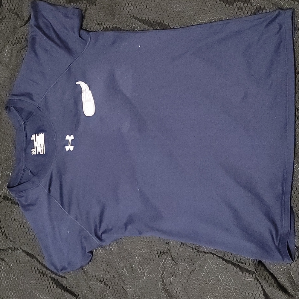 Under Armour Heat Gear loose boys small shirt